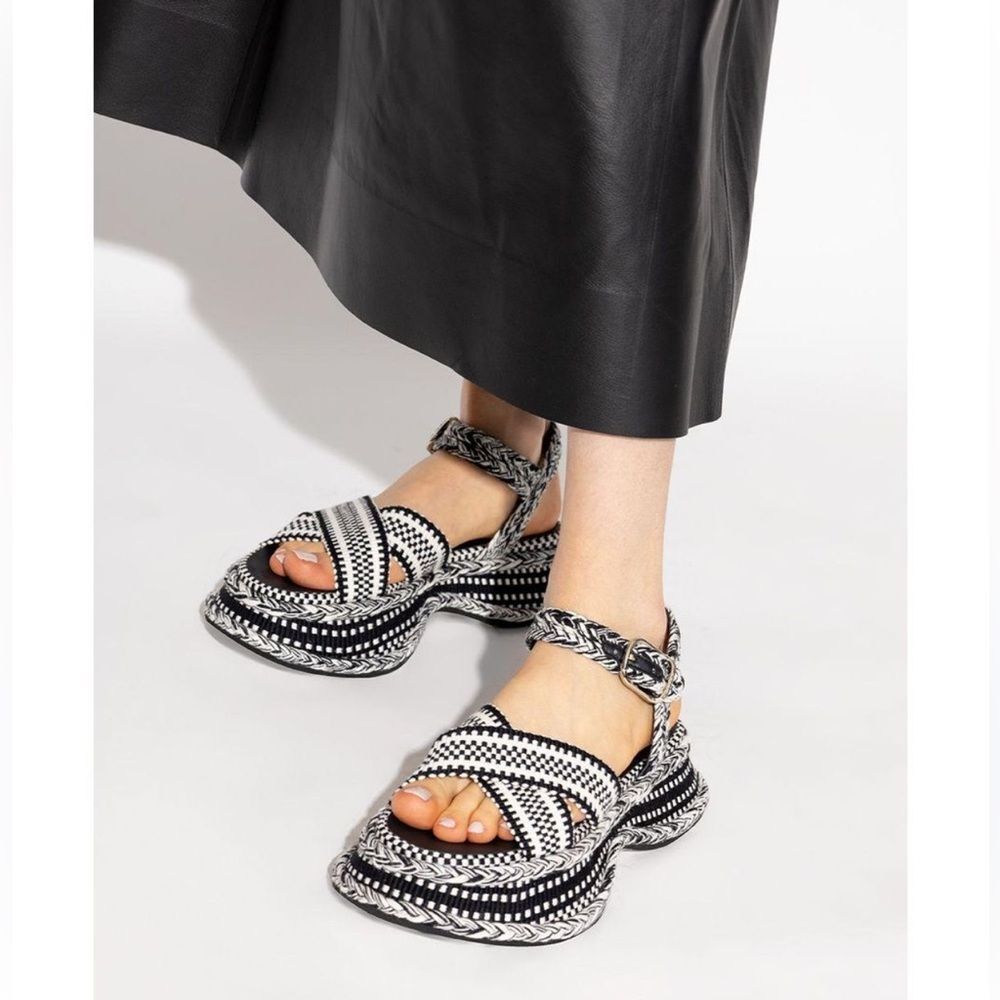 Amambaih Beatriz Platform Sandal Tapestry Noche Black White Blue Meril 40 9 - Picture 2 of 14